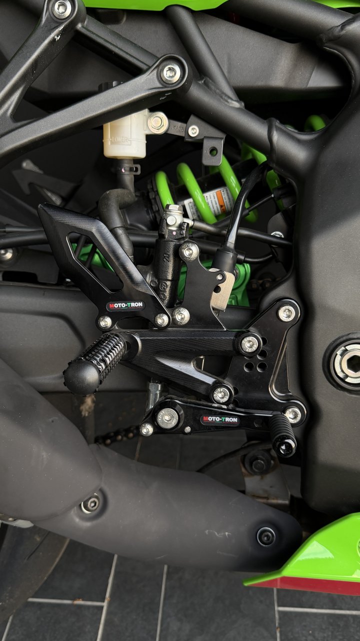 Kawasaki ZX-4RR｜2024 年｜實跑 25XX 公里