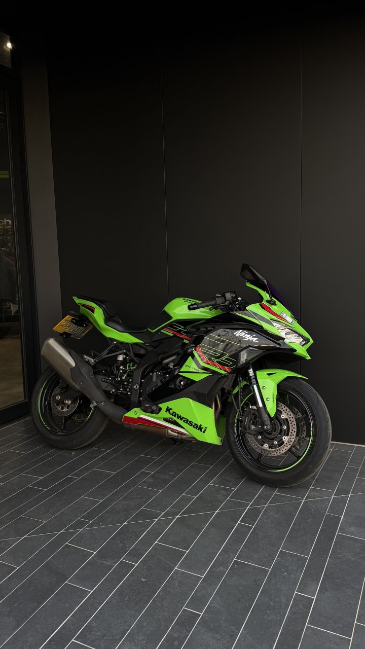 Kawasaki ZX-4RR｜2024 年｜實跑 25XX 公里