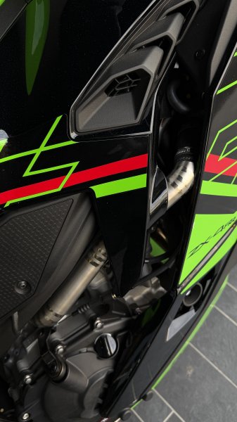 Kawasaki ZX-4RR｜2024 年｜實跑 25XX 公里